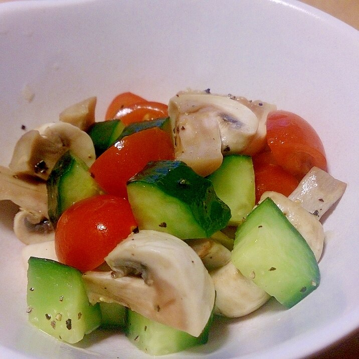 マッシュルームときゅうりとミニトマトのサラダ レシピ 作り方 By ぼーずの母ちゃん 楽天レシピ